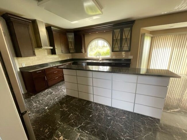 Building Photo - 38750 Lochmoor Dr