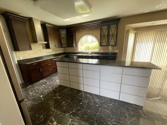 Foto del edificio - 38750 Lochmoor Dr