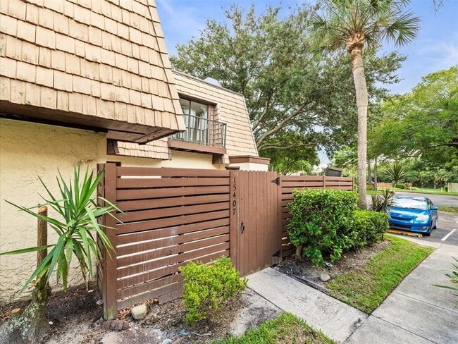 Building Photo - 15407 W Pond Woods Dr