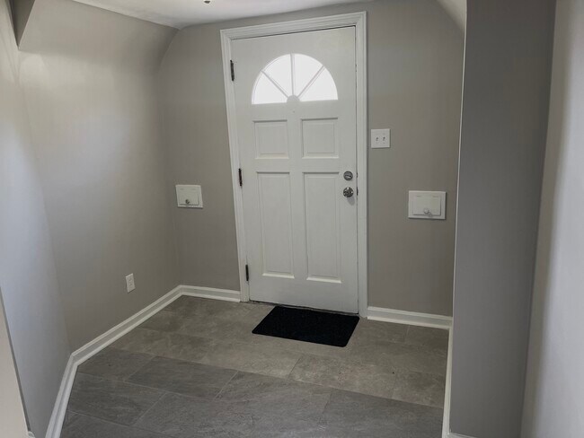 Front entrance - 3736 Wilmar Dr