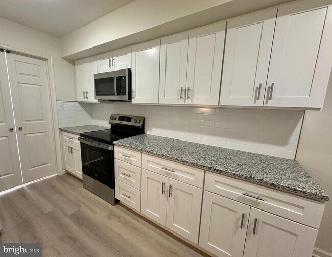 Building Photo - 560 Foxwood Ln