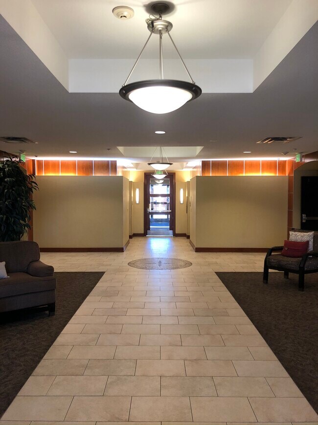 Foto del edificio - 2200 S University Blvd
