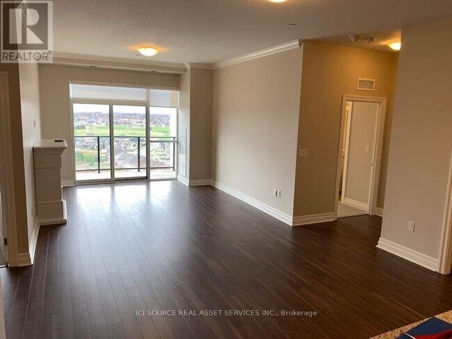 Photo du bâtiment - 260 Villagewalk Blvd