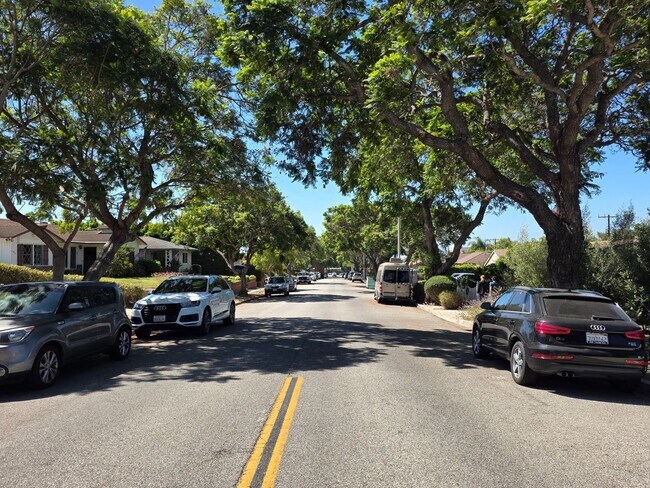Foto del edificio - 4+2 Single Family home on desirable Ventura street Near Hospital