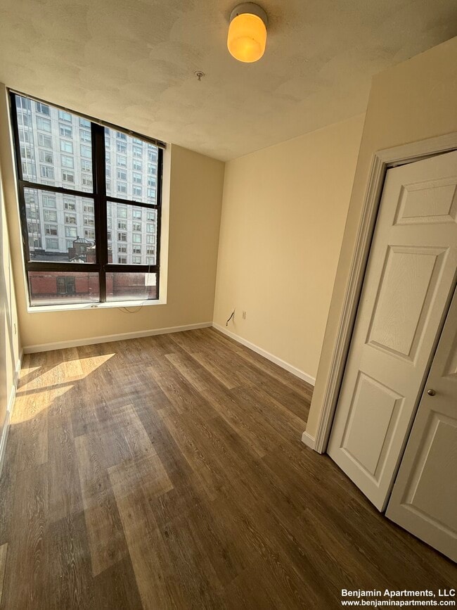 Building Photo - 76 Essex St