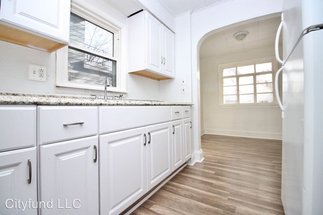 Building Photo - 4 br, 1 bath House - 428 Palm Ave
