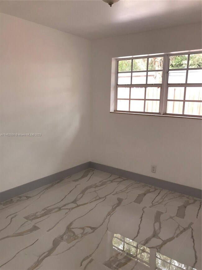 Foto del edificio - 6660 Johnson St