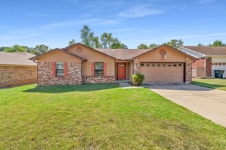 Building Photo - 205 Amber Oaks Dr