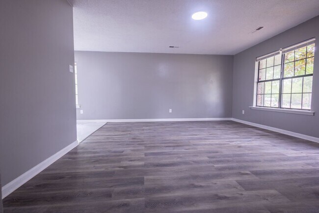 Foto del edificio - 4693 Deep Brook Dr