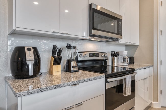 Building Photo - 8013 Formosa Vly Pl