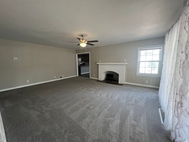 Building Photo - Rent or Rent to Own!  Large 3 bed/3bath ho...