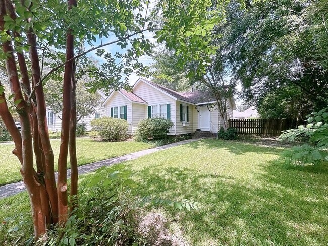 Foto del edificio - 3 Bedroom House 1 Street From the LSU Lake...