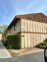 Building Photo - 1221 N Peach Ave
