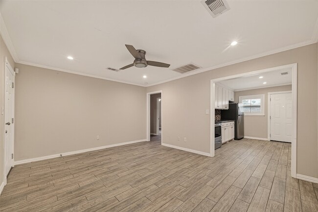 Foto del edificio - 5721 Sylvia Dr