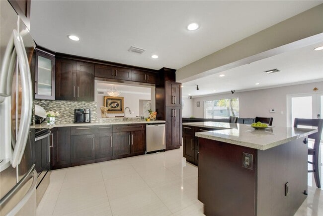 Building Photo - Beautiful home in quiet neighborhood