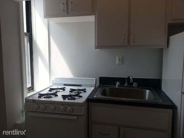 Building Photo - 3943 47th Ave