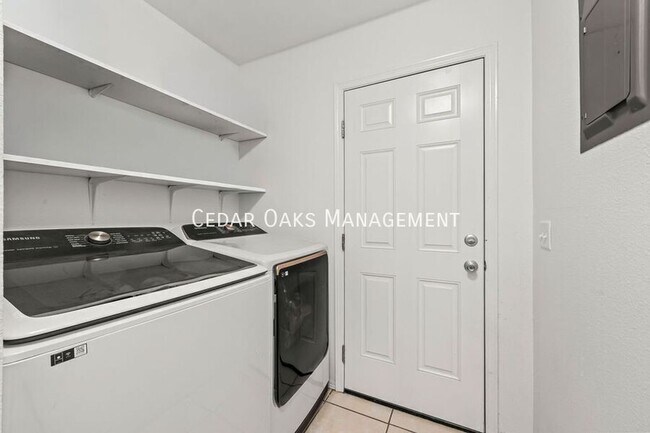 Building Photo - 5809 Samantha St