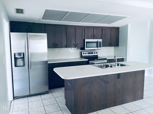Foto del edificio - 3 br, 2 bath House - 10760 62nd Ave N