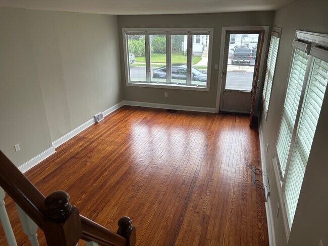 Foto del edificio - 222 Emerald Ave