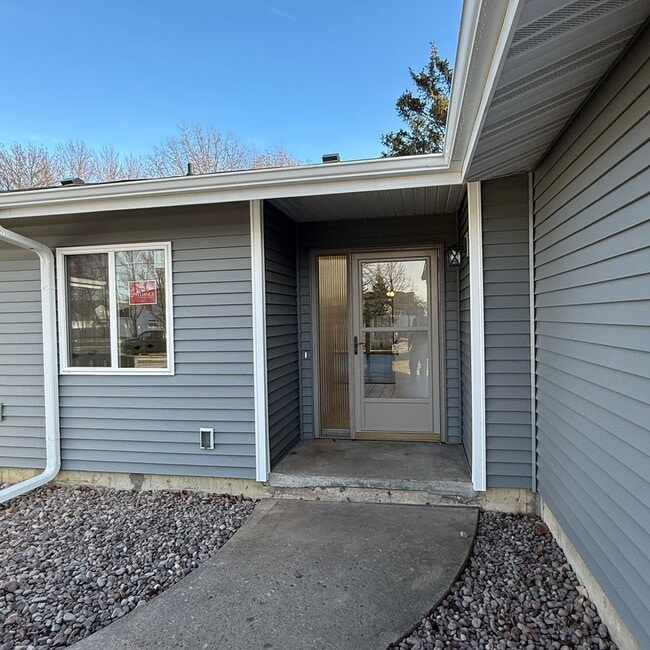 Building Photo - 213-217 N Thompson Rd