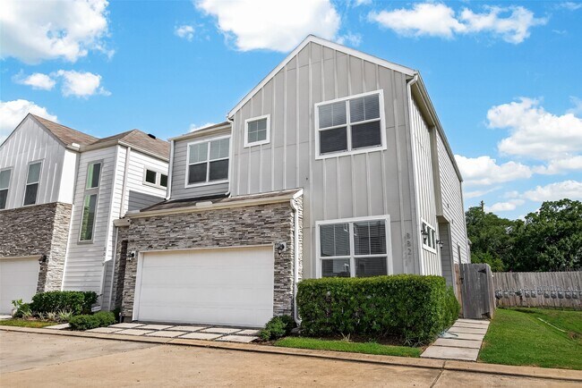 Foto del edificio - 8821 Hollister Pine Ct