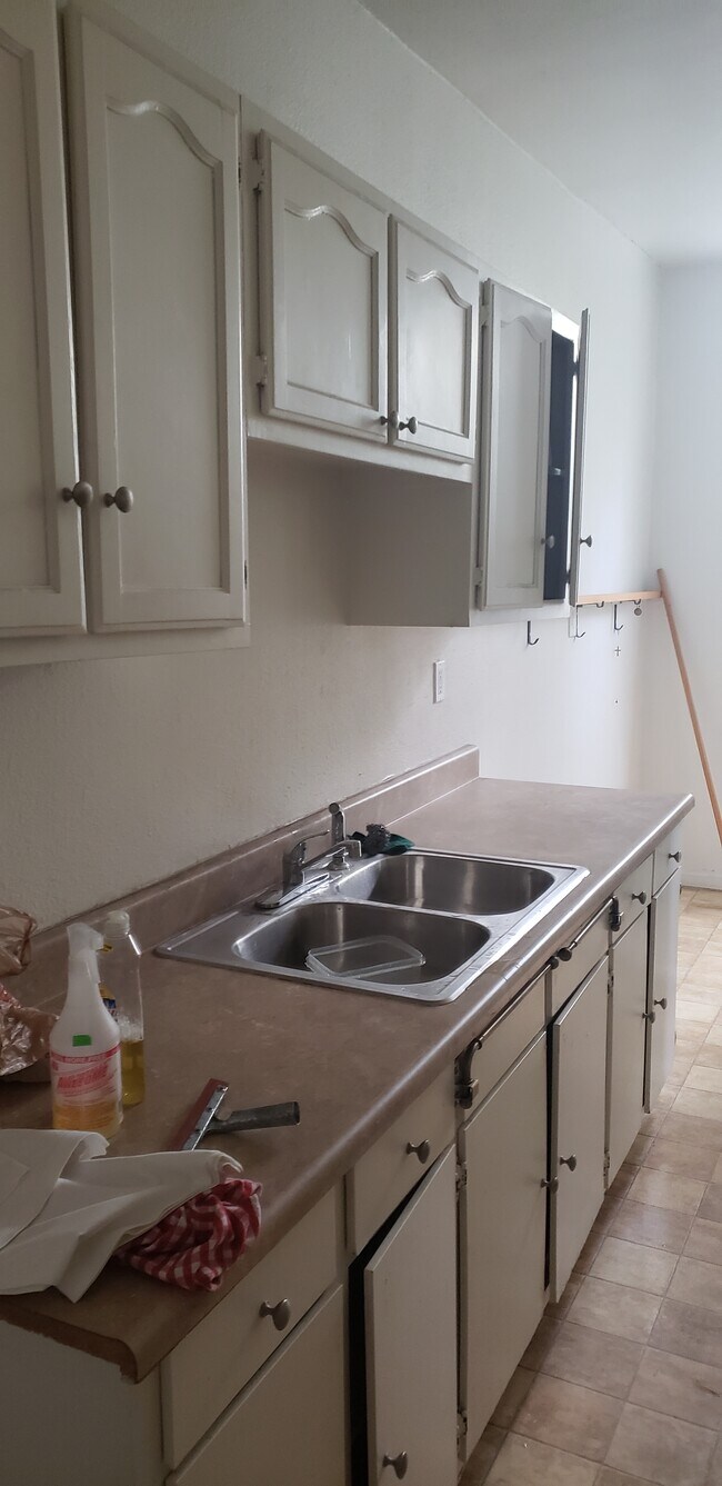 cocina - 232 Belmont Ave