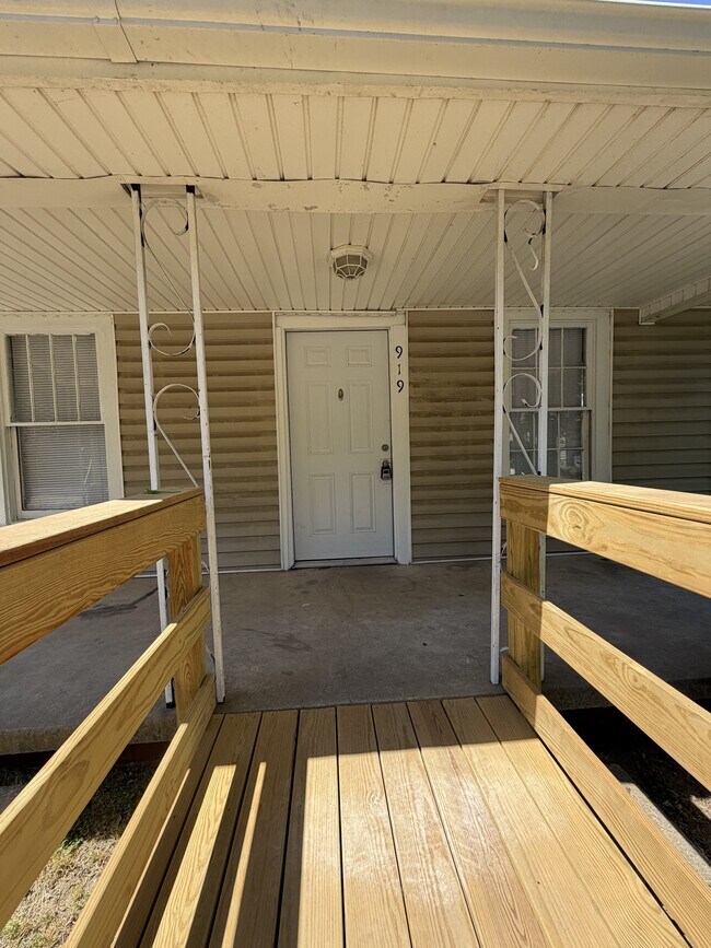 Foto del edificio - 919 N Walnut St