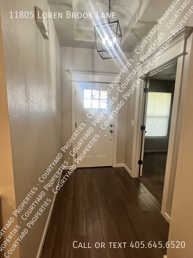 Foto del edificio - 11805 Loren Brook Ln