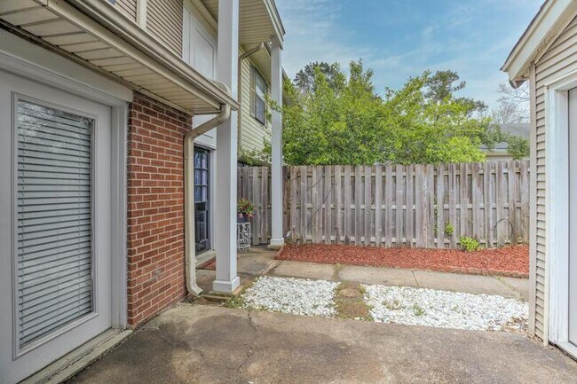 Building Photo - 6764 Racquet Club Dr