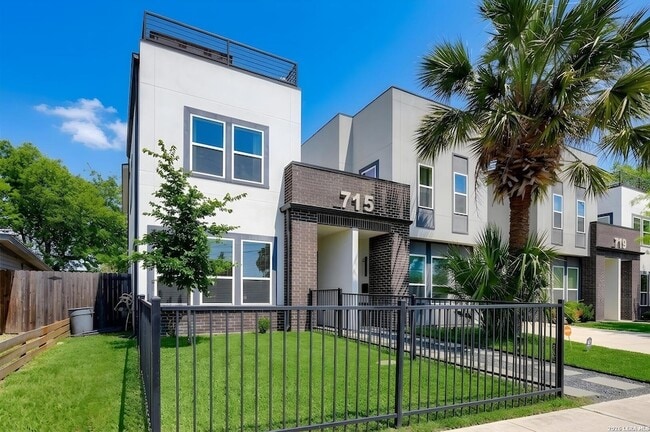 Building Photo - 715 Eleanor Ave