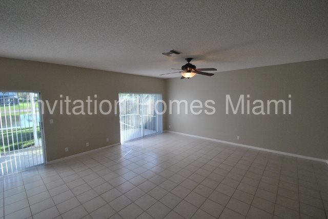 Building Photo - 10444 Sunstream Ln