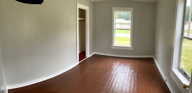 Foto del edificio - 2600 Trichel St