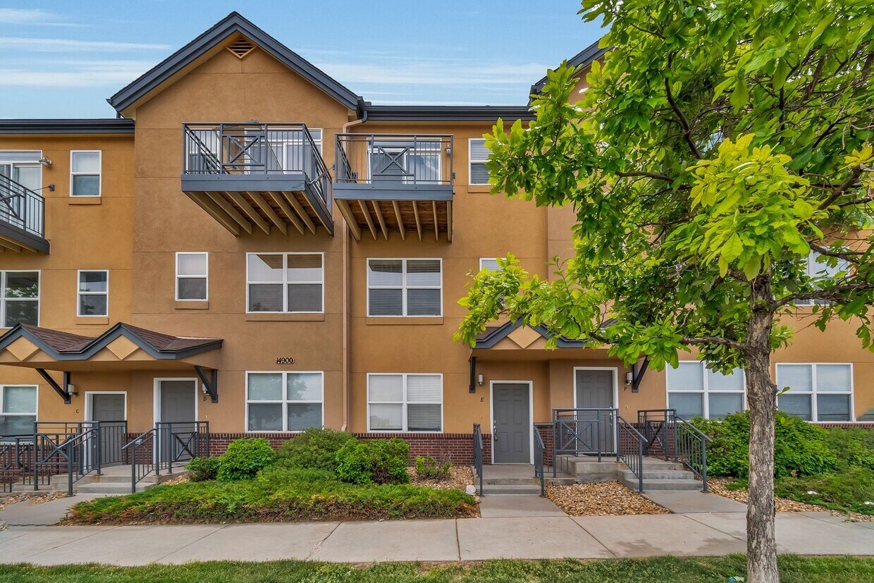 Primary Photo - Amazing 2BR, 2BTH Townhouse, Great Locatio...