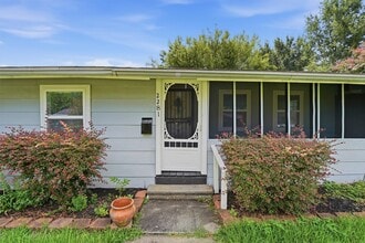 Building Photo - 2281 Des Jardines St