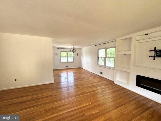 Foto del edificio - 1234 Pleasant Valley Dr