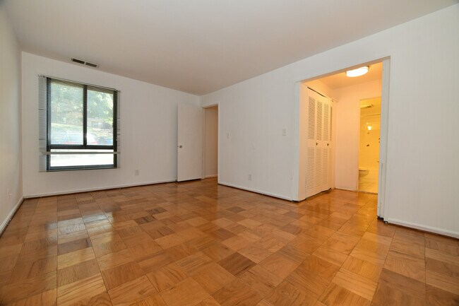 Building Photo - 7901 Dassett Ct