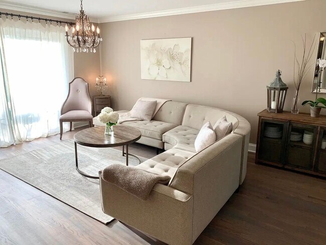 Foto del edificio - Beautiful 2-bedroom & 2-Bathroom Condo in Glenview