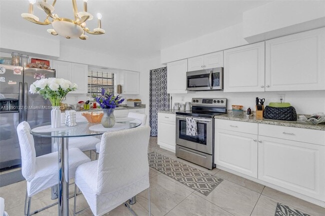 Foto del edificio - 2860 NW 184th St