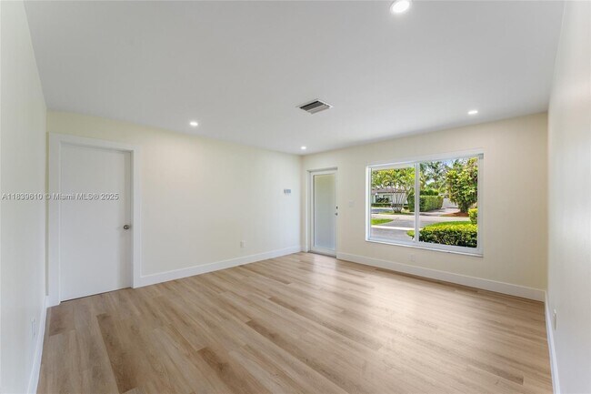 Foto del edificio - 6731 SW 48th St