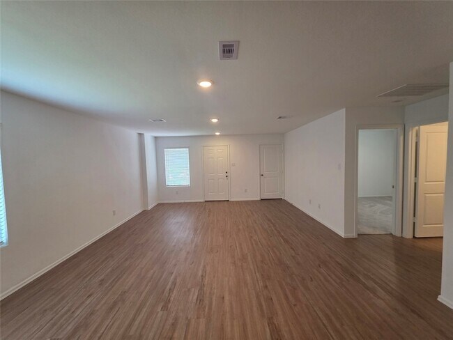 Foto del edificio - 314 Riverwood Village Ln