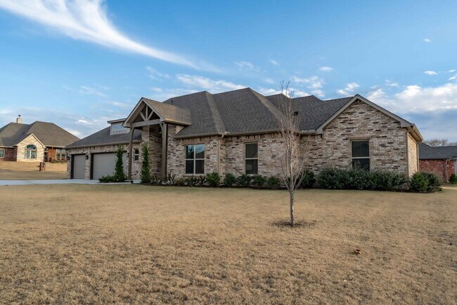 Building Photo - Gated Community! 4 bed/ 2.5 bath! Schedule a tour today!