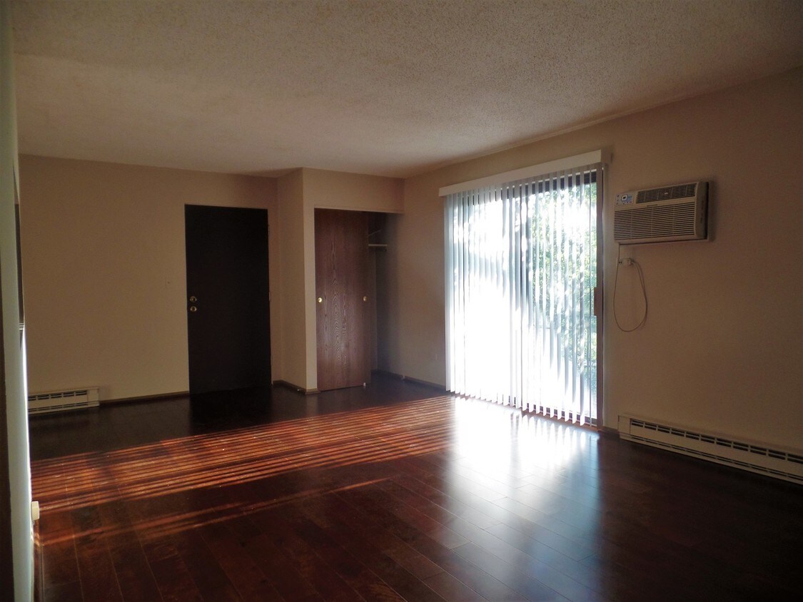206 W Division St, Villa Park, IL 60181 Condo for Rent in Villa Park