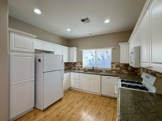 Building Photo - 10647 Vista Bonita Ln