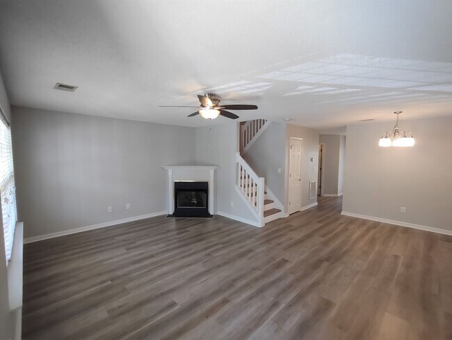 Foto del edificio - Beautiful Townhome in University Heights C...