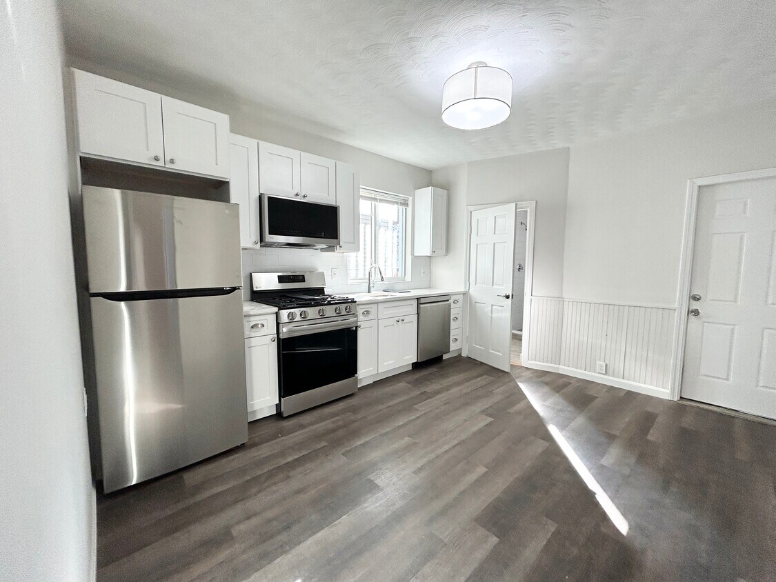 Foto principal - 153 E Cottage St