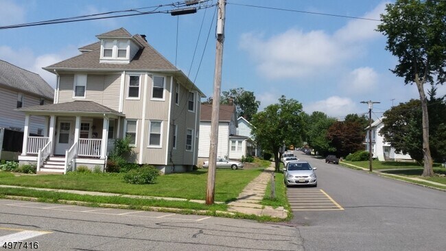Foto del edificio - 303 Holmes St