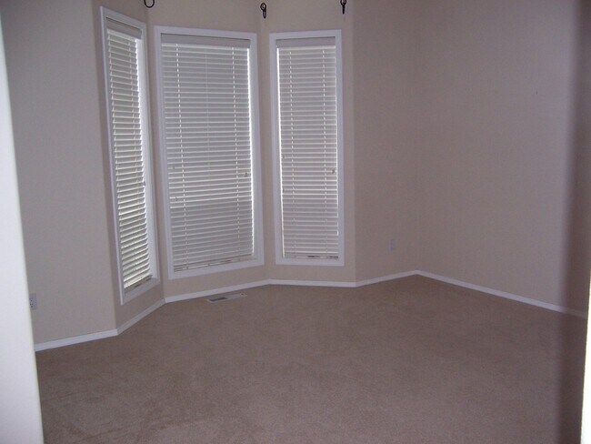 Foto del edificio - Home Located in Grand Oaks- Access to pool...