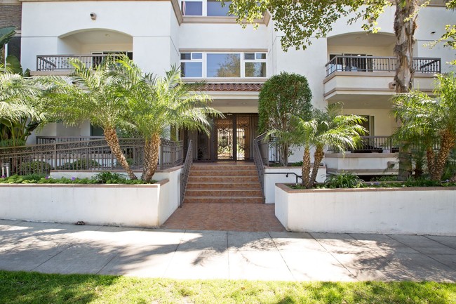 Building Photo - 630 E Olive Ave