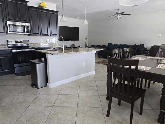 Foto del edificio - 4335 Mount Bandon Dr