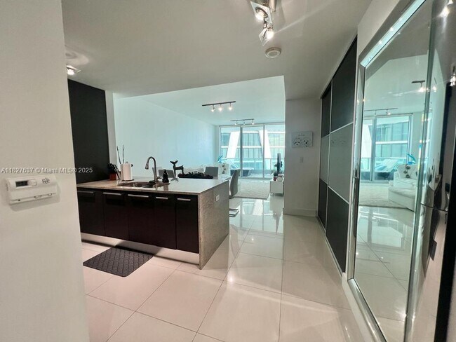 Building Photo - 900 Biscayne Blvd
